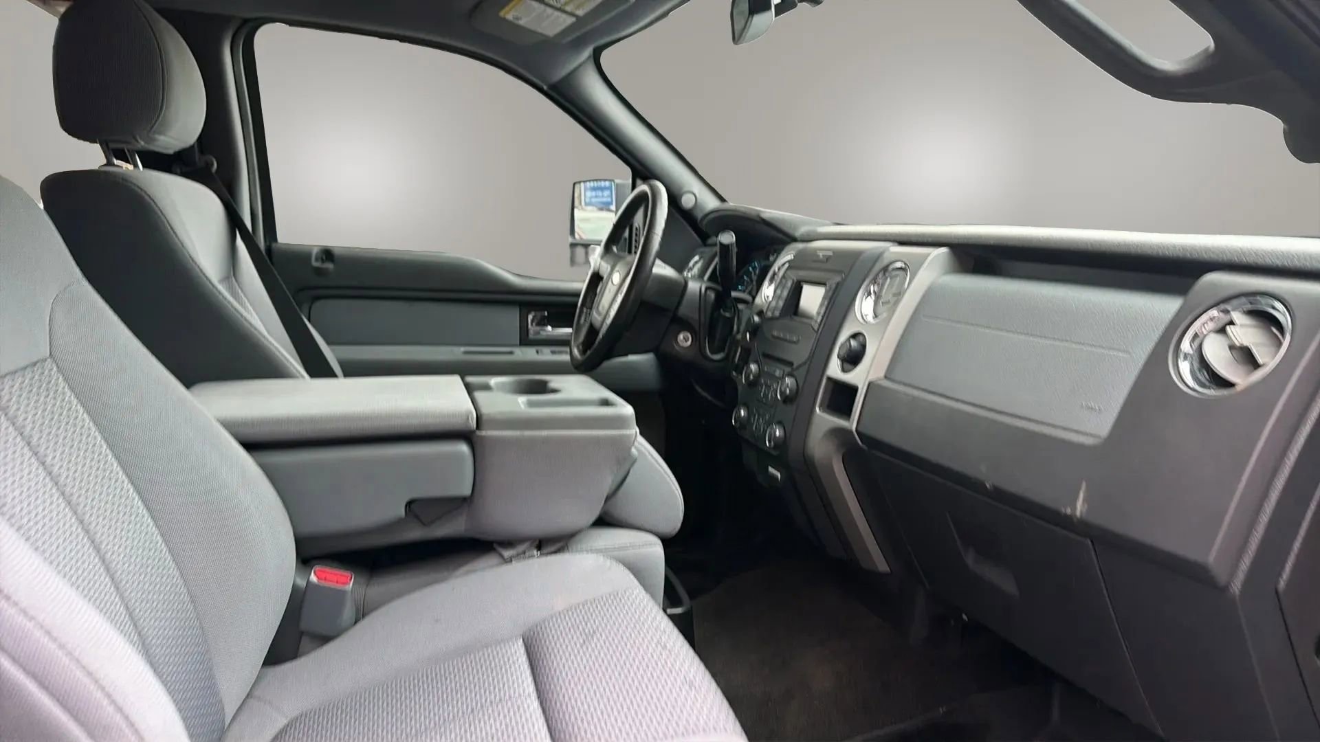 Used 2013 Ford F150 XLT w/ Mid Equipment Group image 25