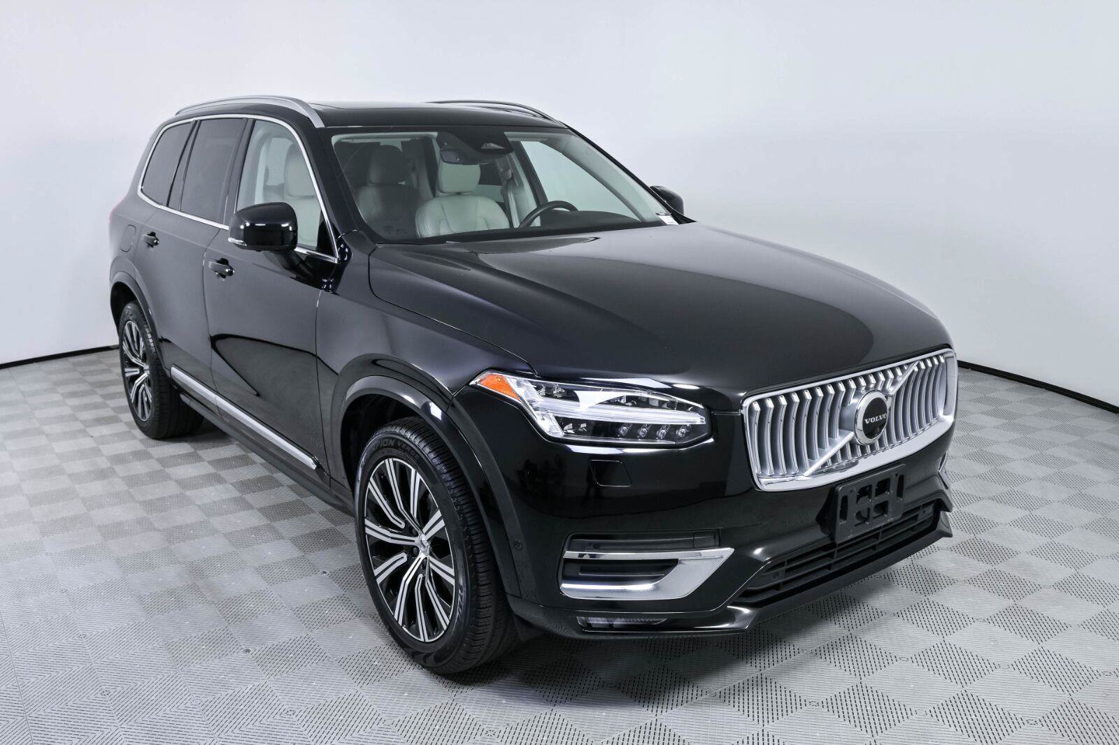 Certified 2023 Volvo XC90 B6 Plus AWD/4WD image 25