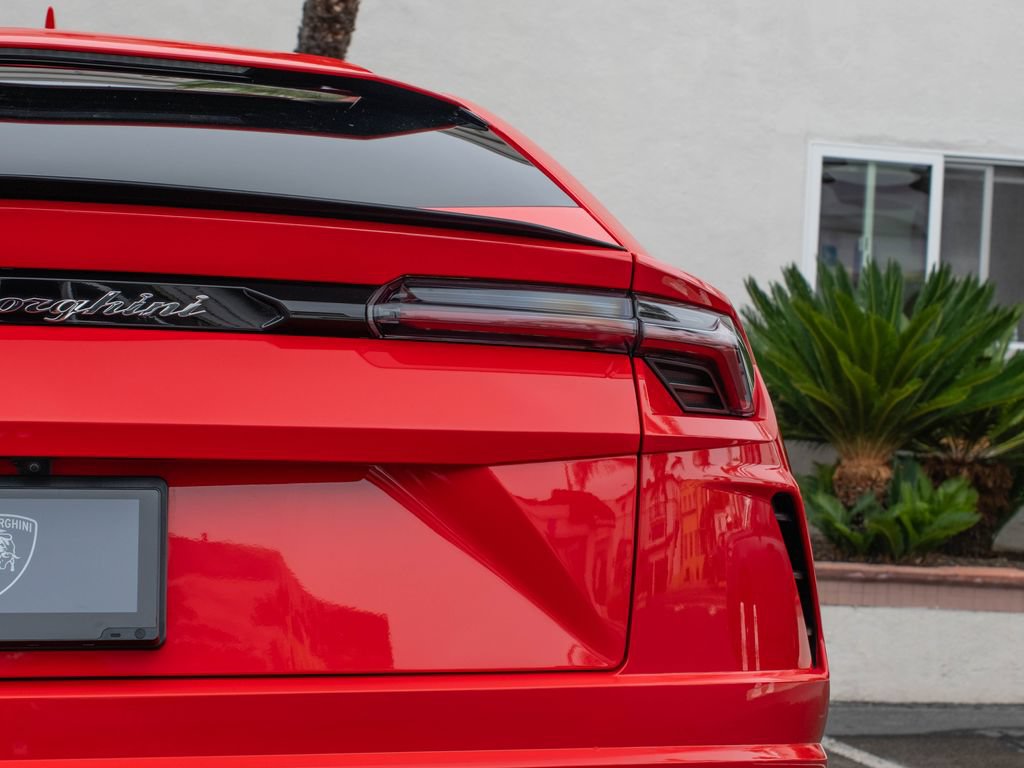 Used 2022 Lamborghini Urus AWD/4WD image 40