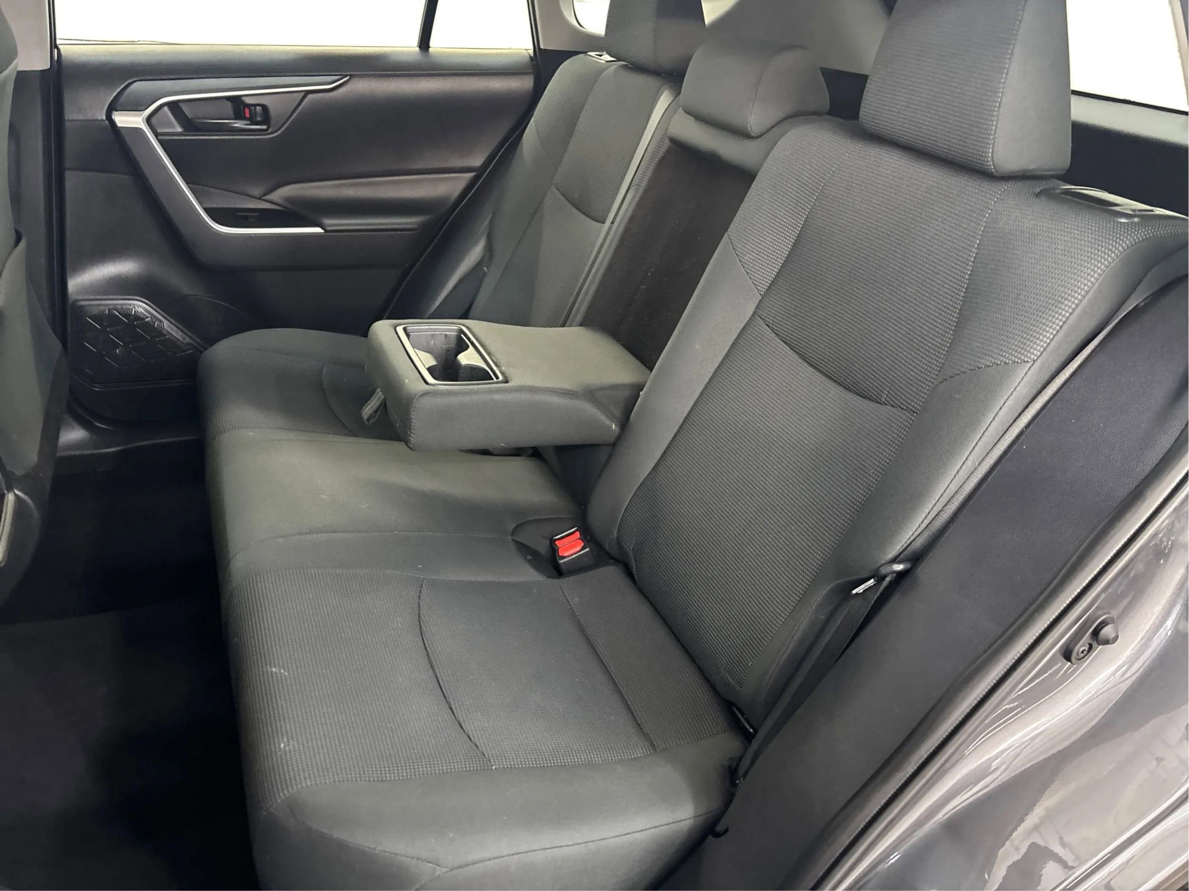 Used 2021 Toyota RAV4 LE image 14