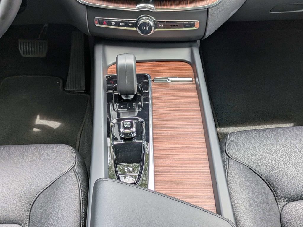 Certified 2023 Volvo XC60 B5 Plus FWD image 19