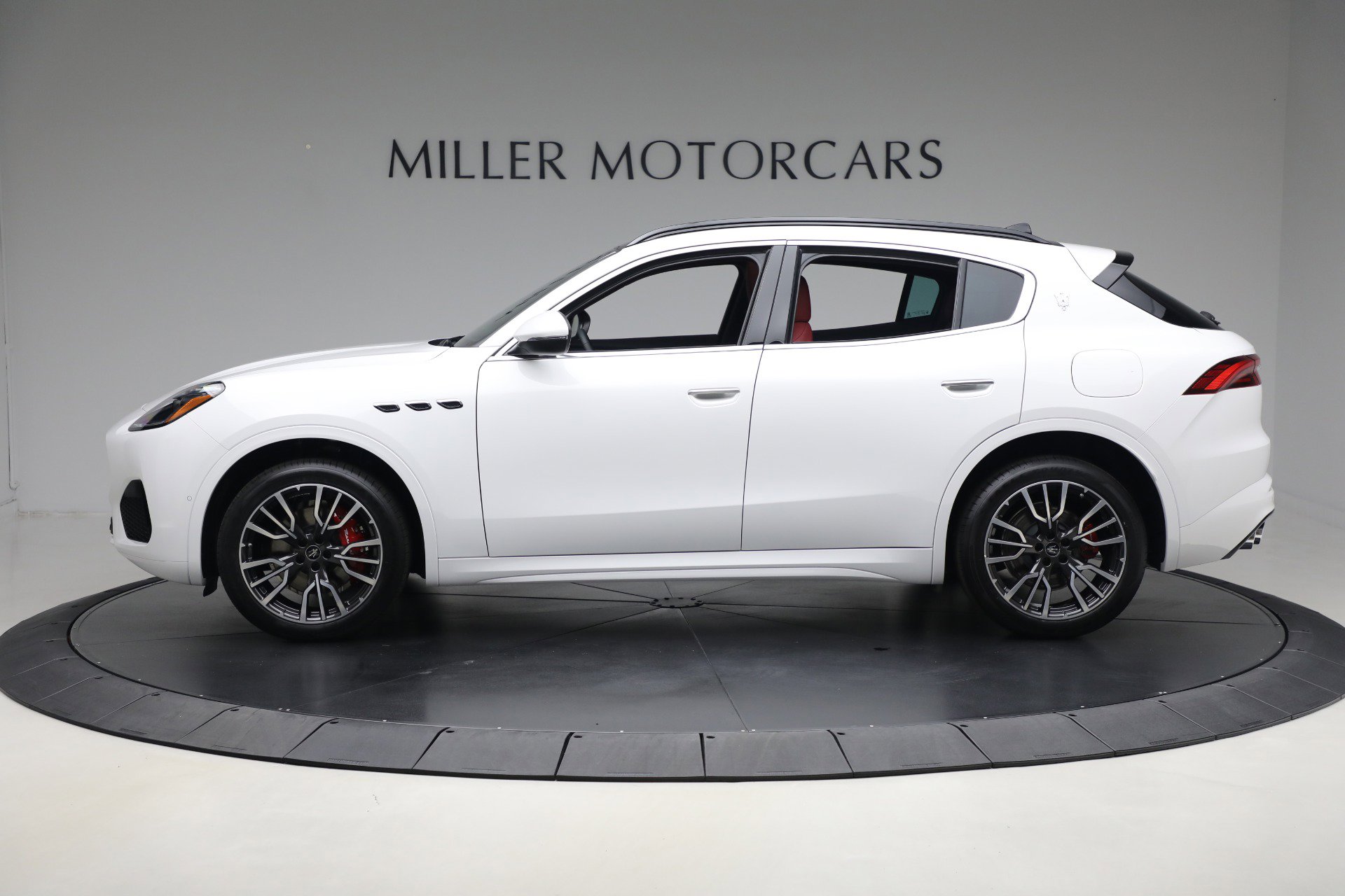 New 2025 Maserati Grecale GT image 2