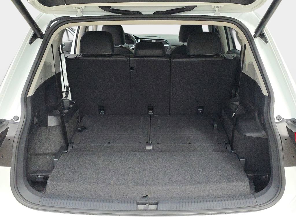 Used 2024 Volkswagen Tiguan SE w/ Panoramic Sunroof Package FWD image 14