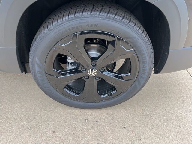 New 2025 Volkswagen Taos SEL image 13