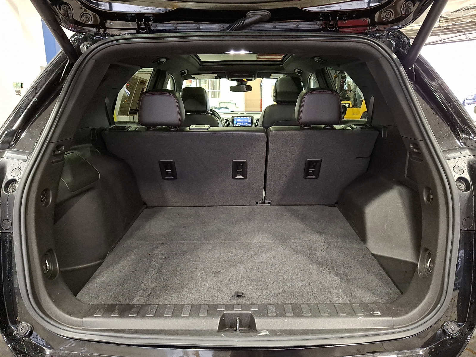 Used 2022 Chevrolet Equinox RS w/ RS Leather Package image 27