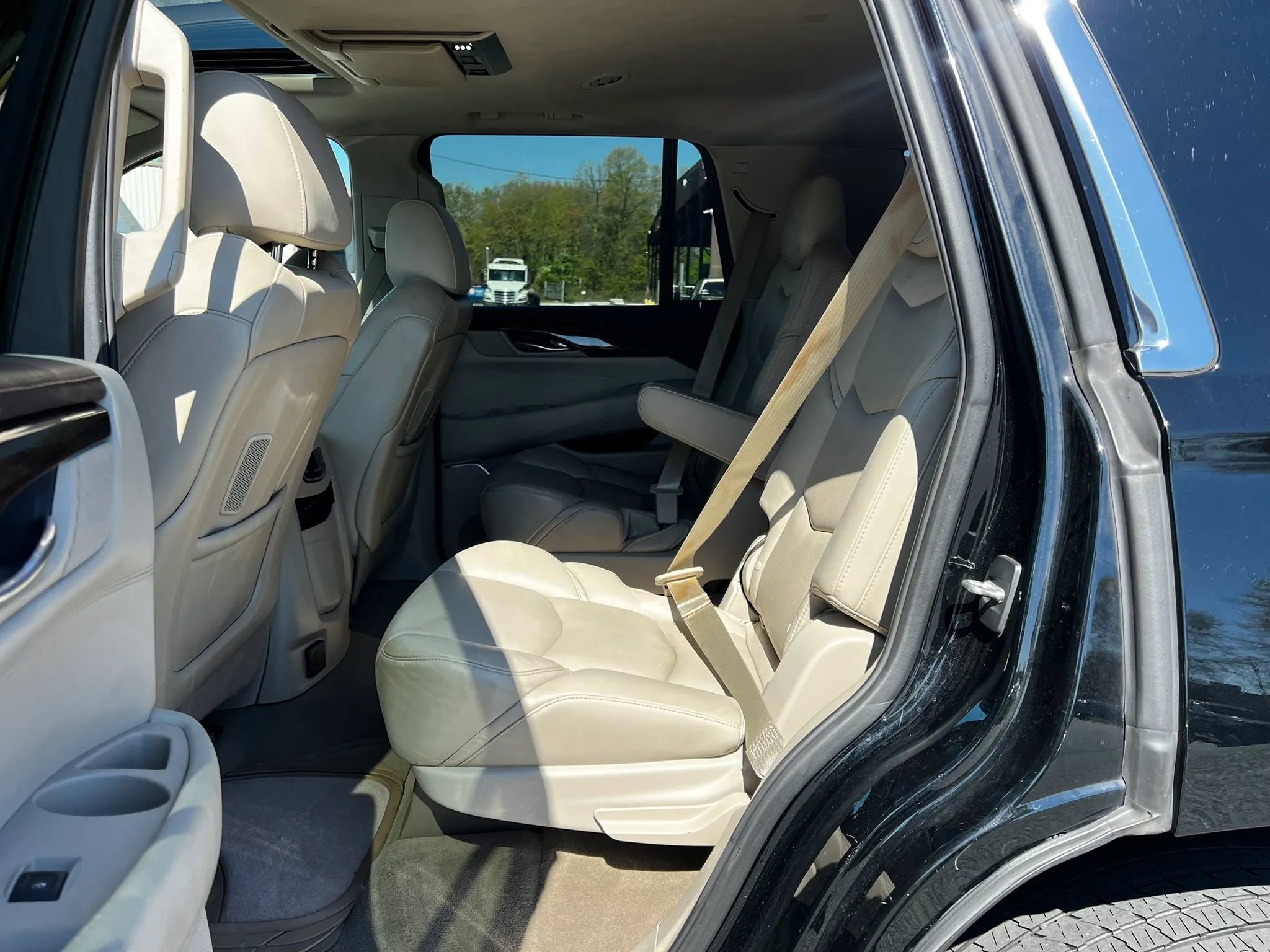 Used 2017 Cadillac Escalade Premium Luxury AWD/4WD image 11