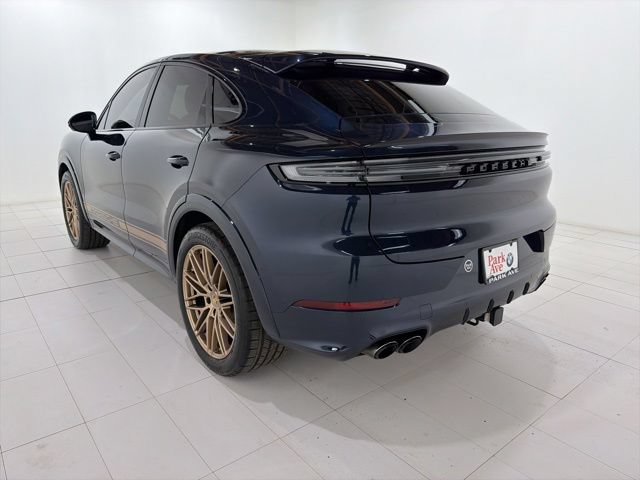 Used 2024 Porsche Cayenne Coupe AWD/4WD image 3