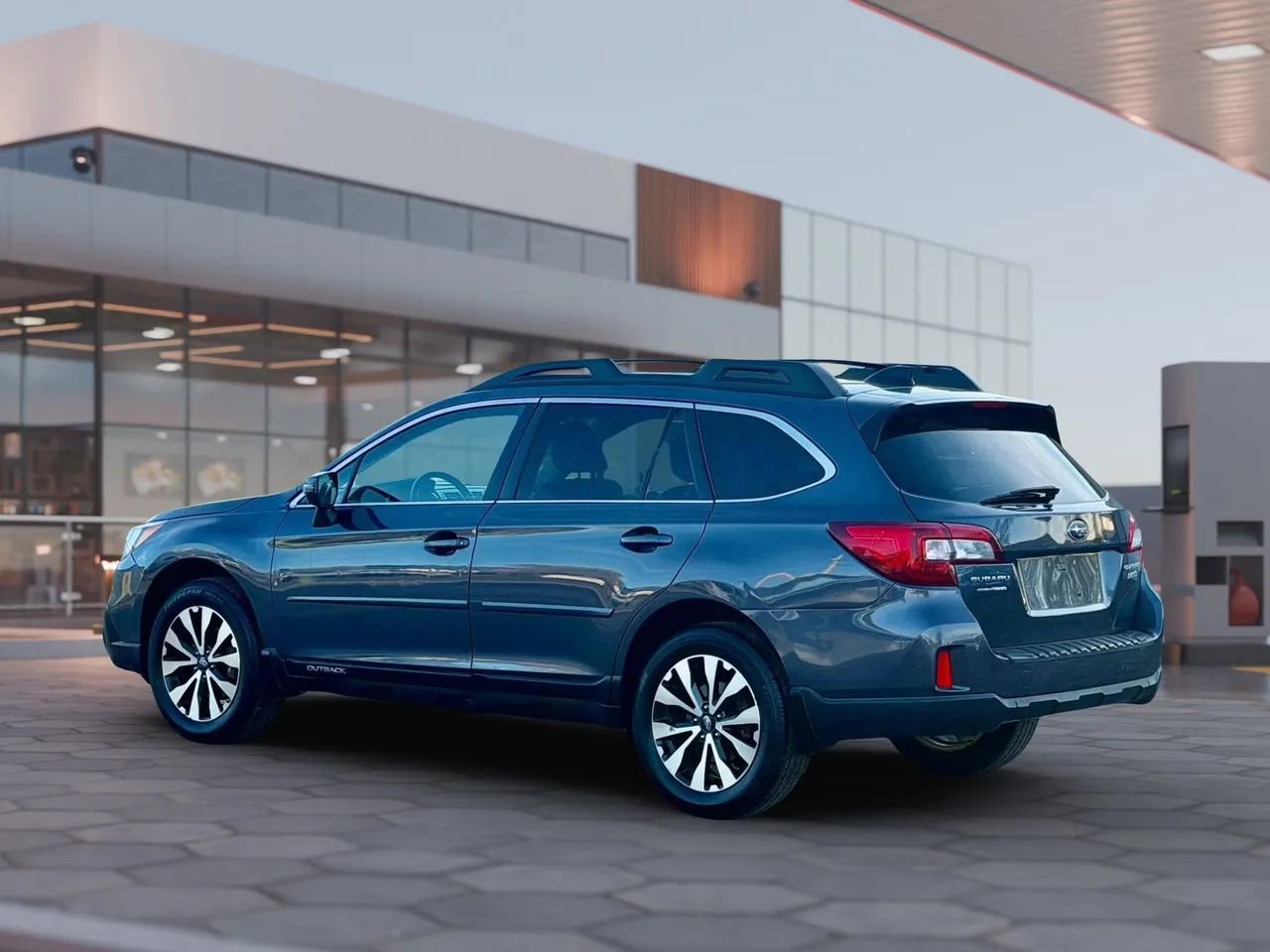 Used 2016 Subaru Outback 2.5i Limited AWD/4WD image 7