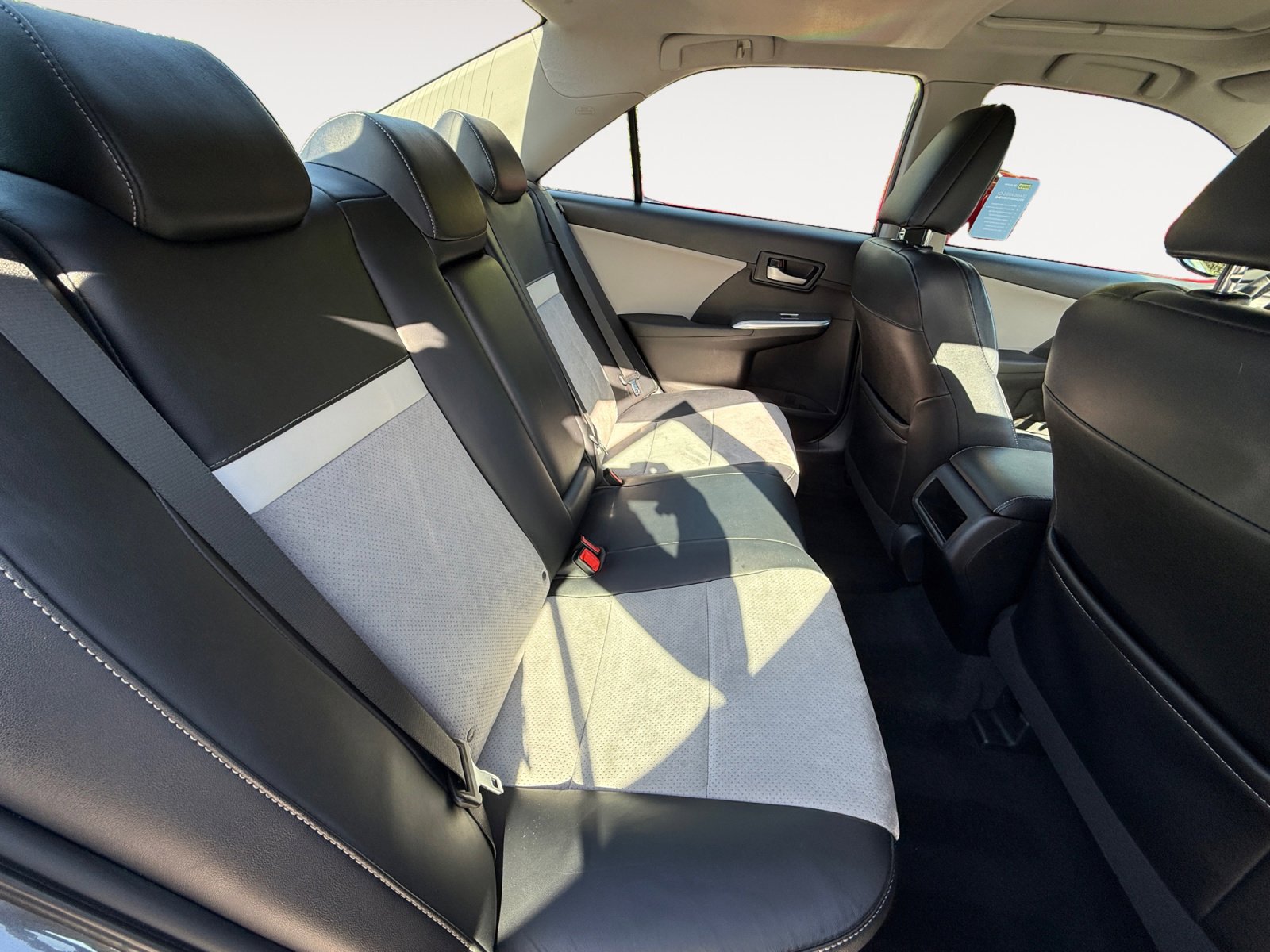 Used 2012 Toyota Camry SE w/ Leather Pkg FWD image 18