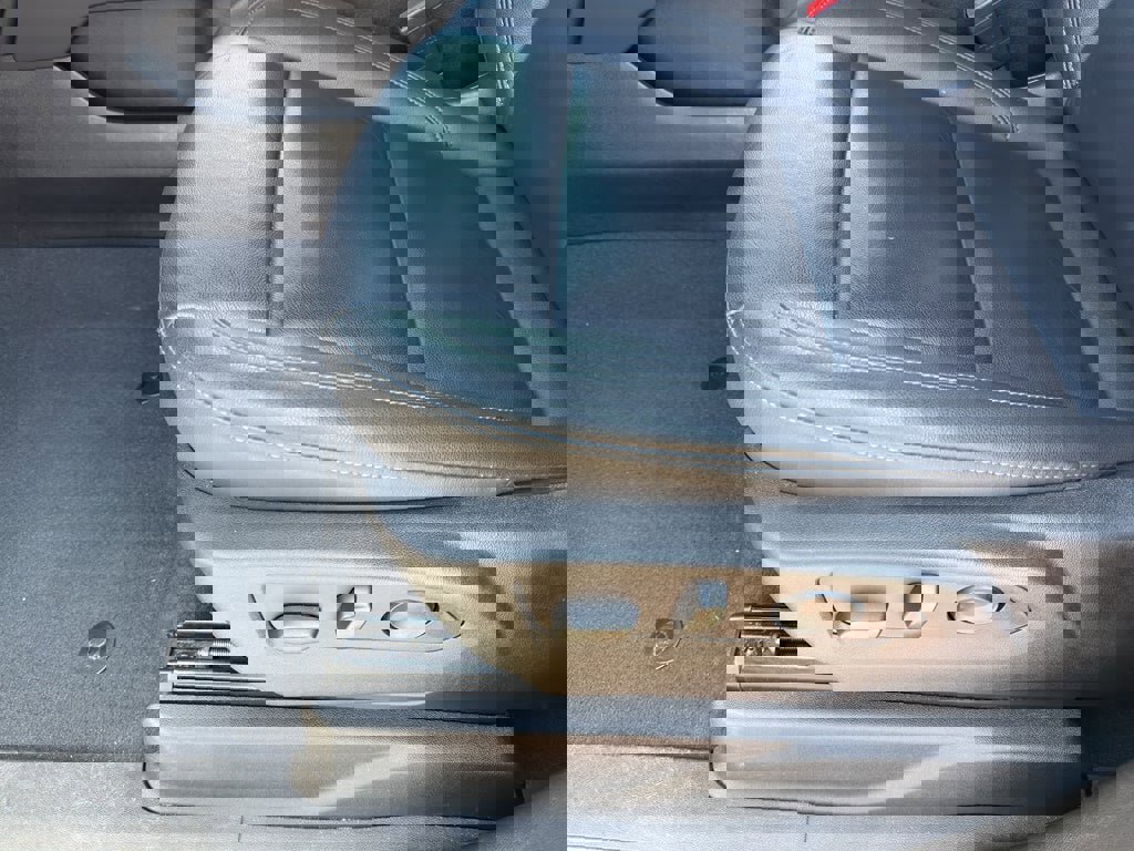 Used 2024 Chevrolet Suburban LT image 13