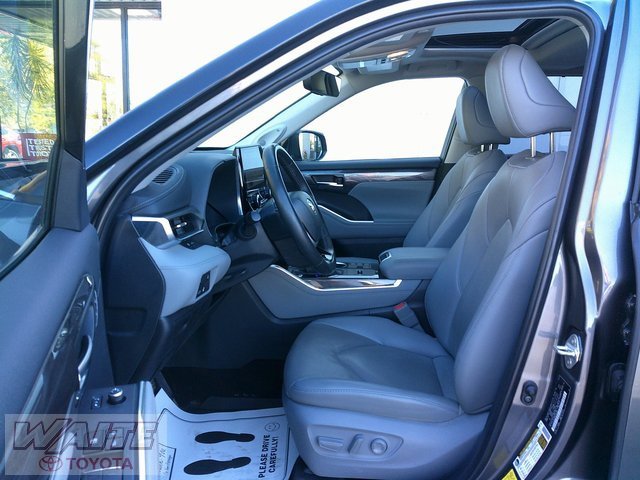 Used 2023 Toyota Highlander Limited image 26