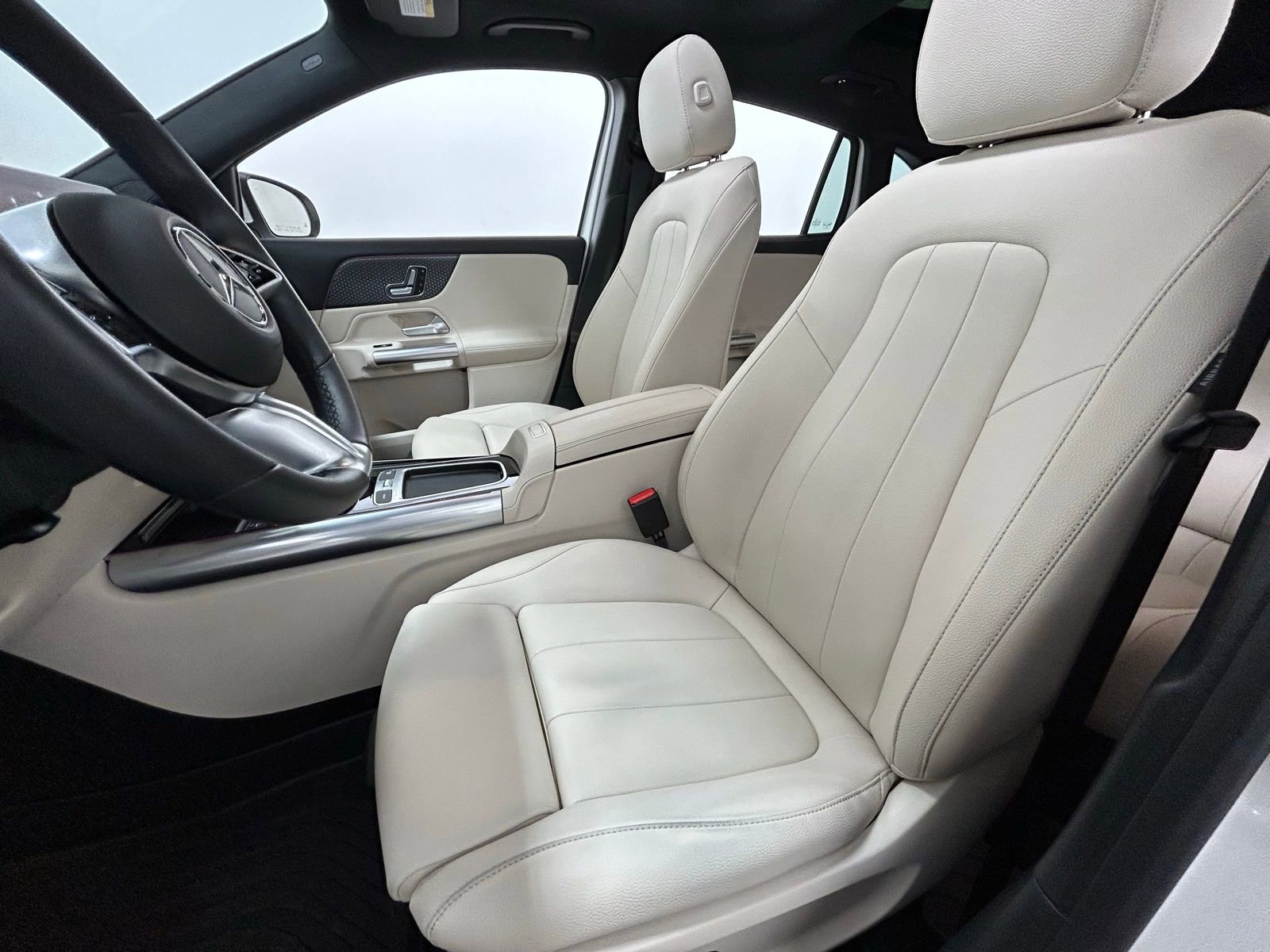 Used 2025 Mercedes-Benz GLA 250 4MATIC image 29