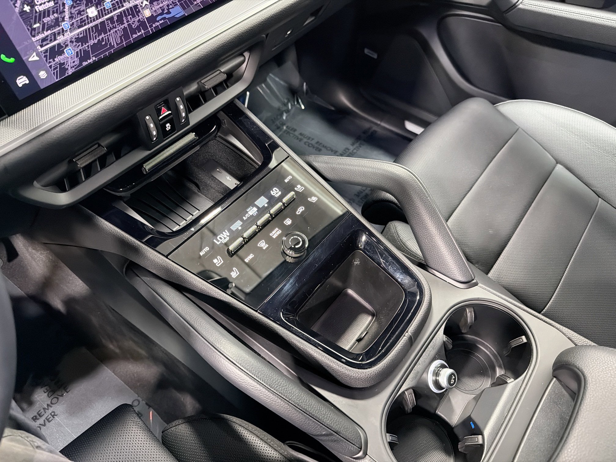 Used 2025 Porsche Cayenne image 30