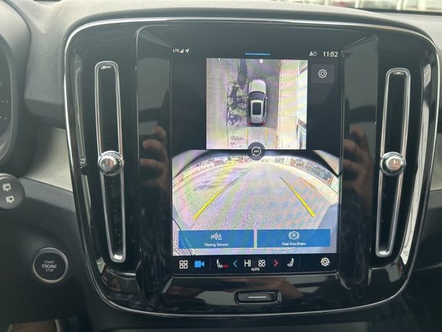 Certified 2025 Volvo XC40 B5 Plus AWD/4WD image 23