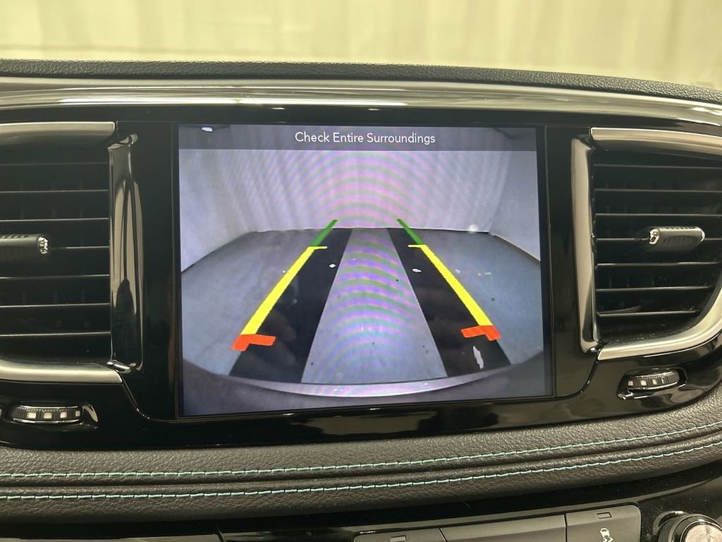 Used 2018 Chrysler Pacifica Limited FWD image 15