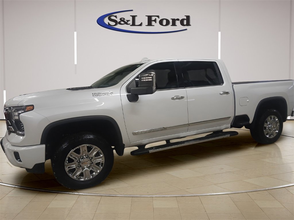 Used 2024 Chevrolet Silverado 2500 High Country w/ High Country Premium Package image 2