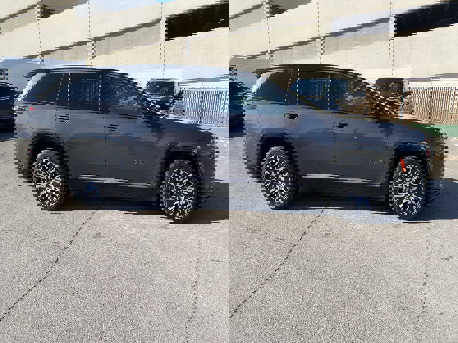 Used 2025 Jeep Wagoneer S Limited w/ Comfort Package image 4