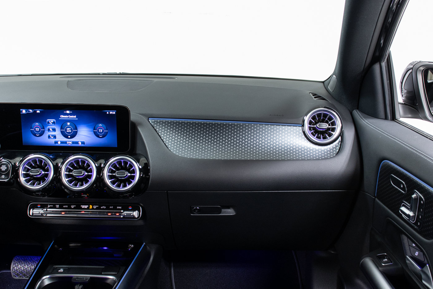 New 2025 Mercedes-Benz GLA 250 4MATIC image 14