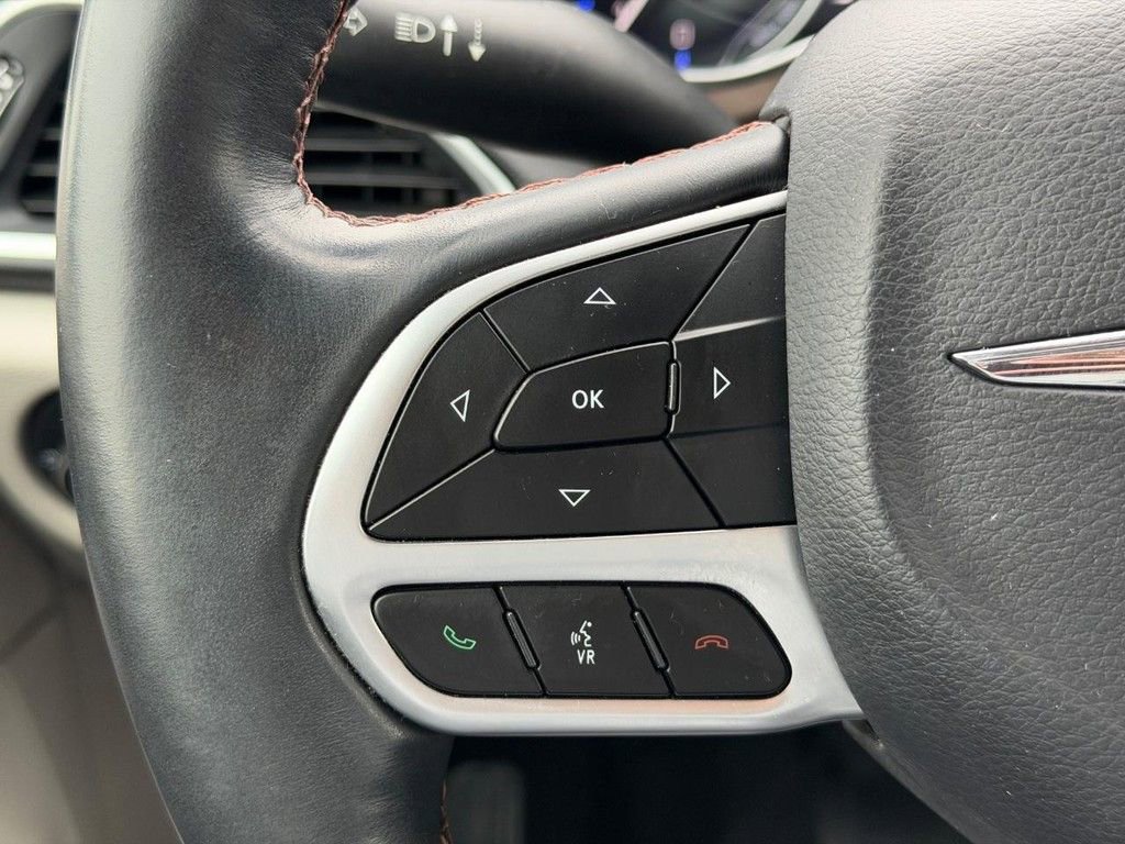 Used 2017 Chrysler Pacifica Touring-L Plus FWD image 19