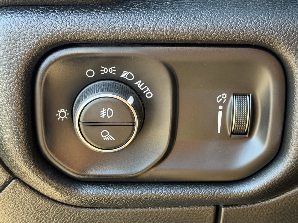 Used 2020 RAM 1500 Big Horn AWD/4WD image 25
