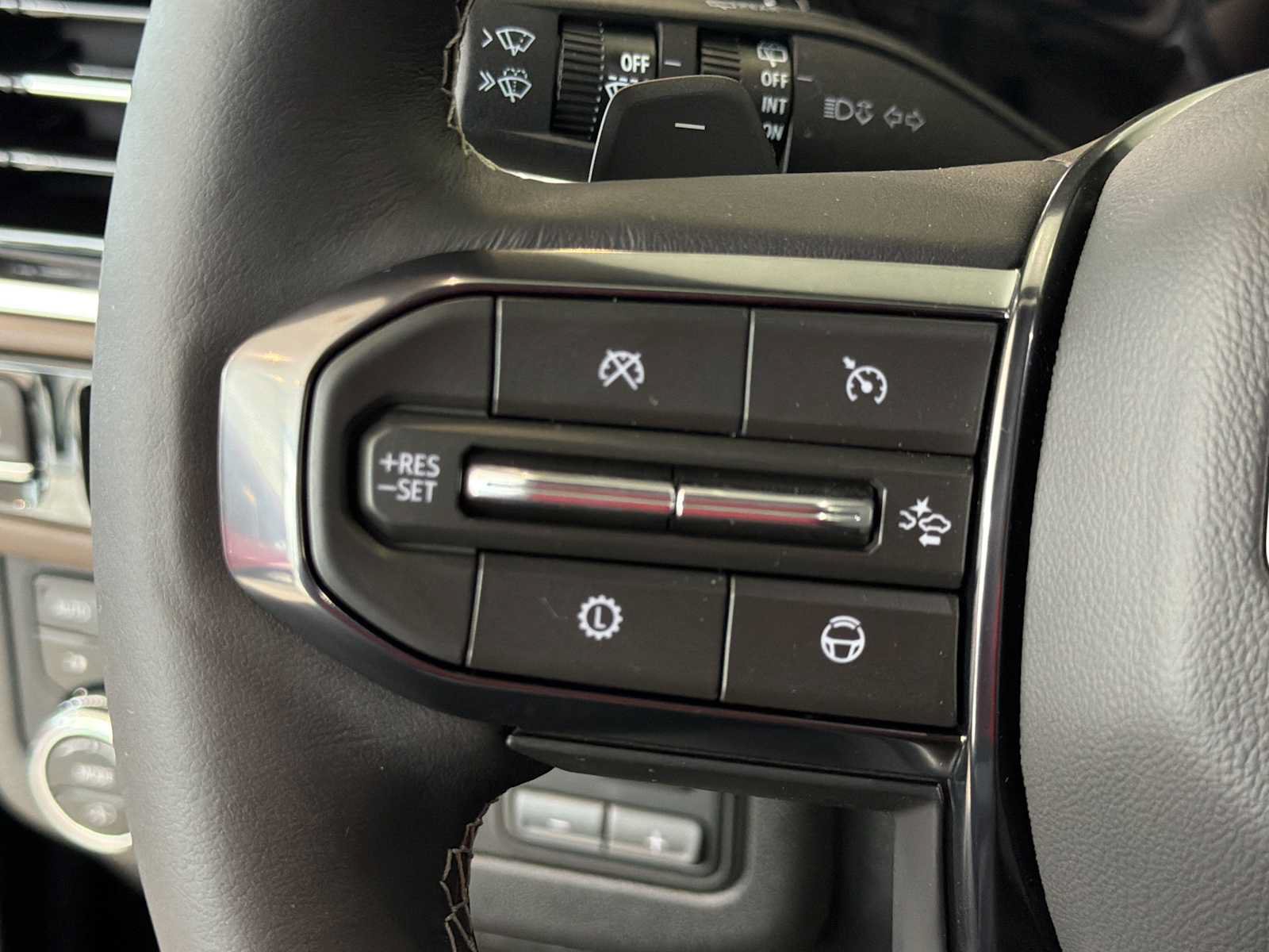 New 2026 GMC Yukon Denali Ultimate AWD/4WD image 11