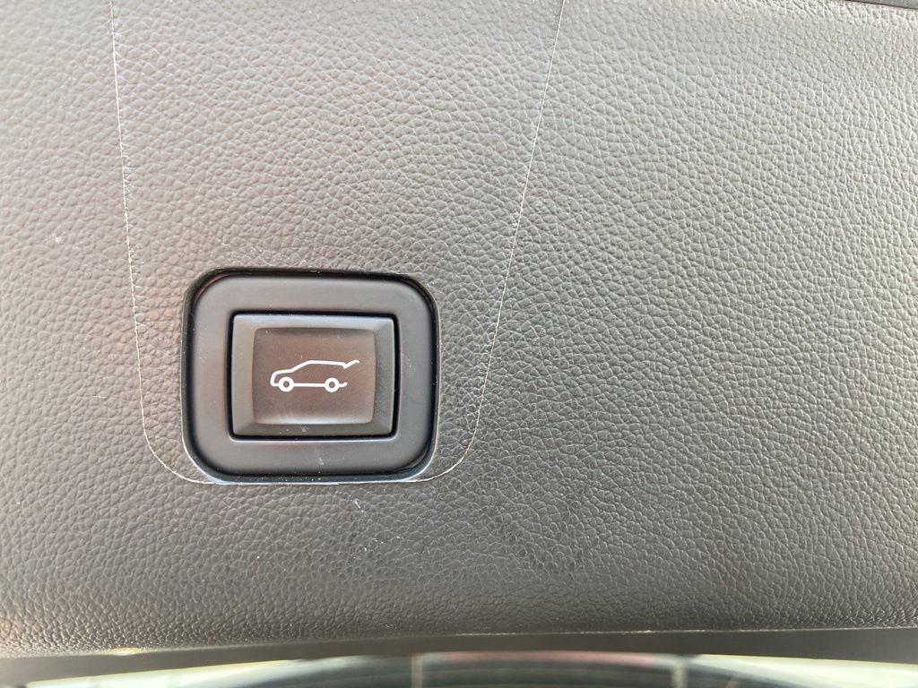 Used 2023 Chevrolet Traverse LT FWD image 13