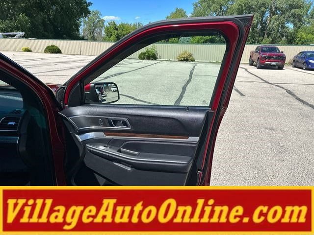 Used 2017 Ford Explorer Limited w/ Equipment Group 301A AWD/4WD image 46
