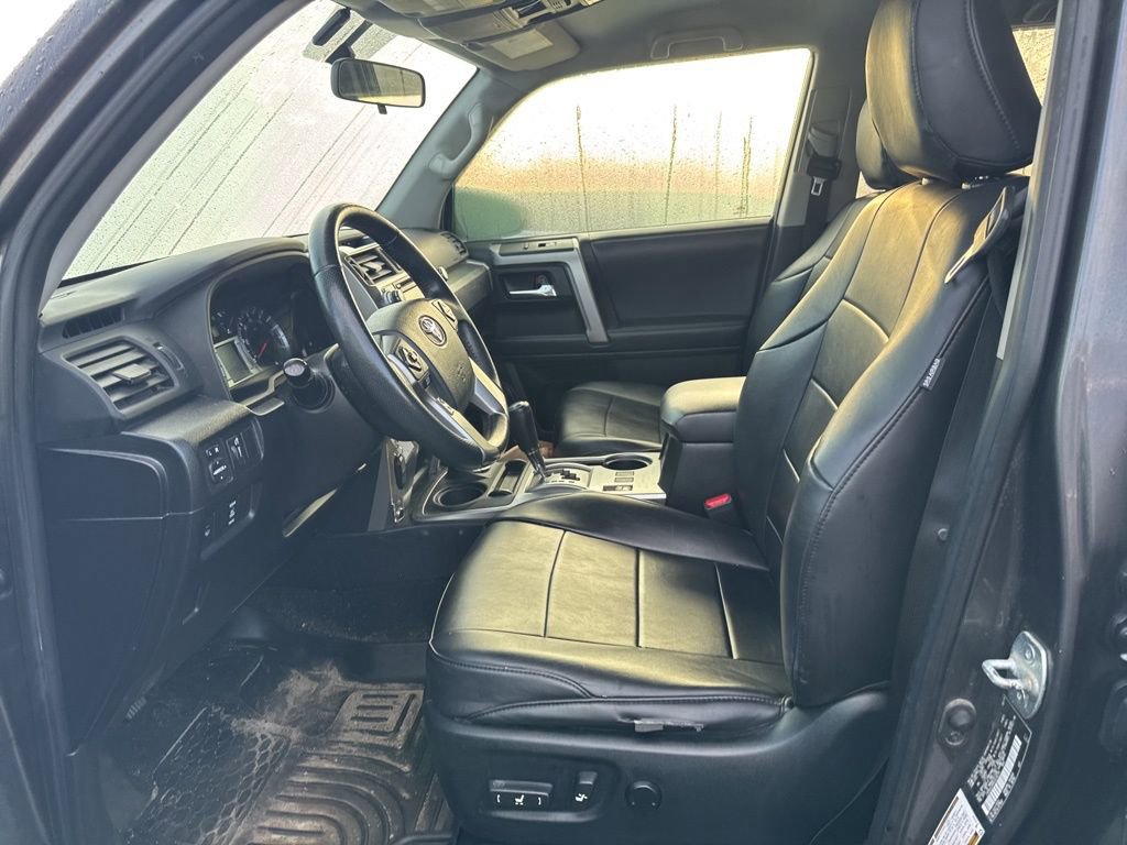 Used 2019 Toyota 4Runner SR5 AWD/4WD image 5