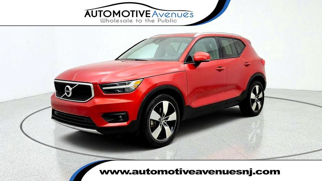 Used 2021 Volvo XC40 T5 Momentum w/ Premium Package AWD/4WD image 1