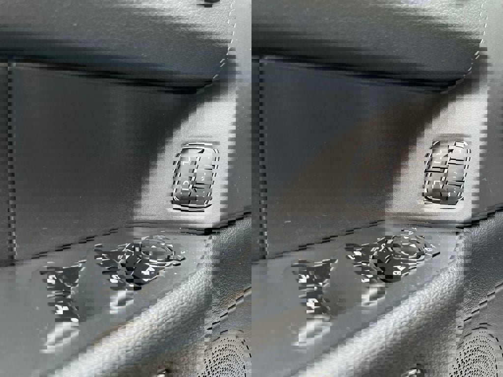 Used 2024 Ford Expedition XLT image 13