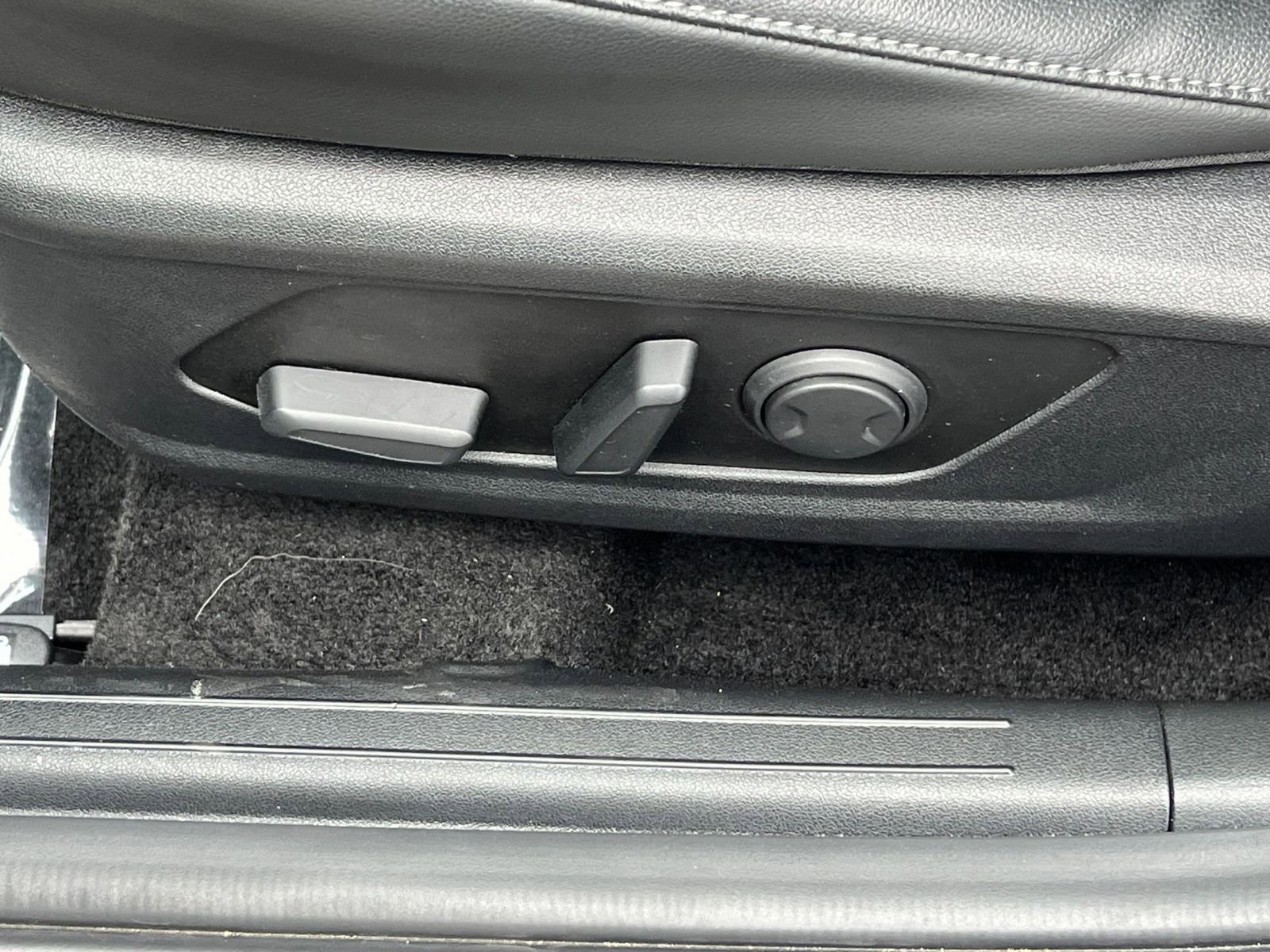 Used 2025 Hyundai Elantra Limited FWD image 21