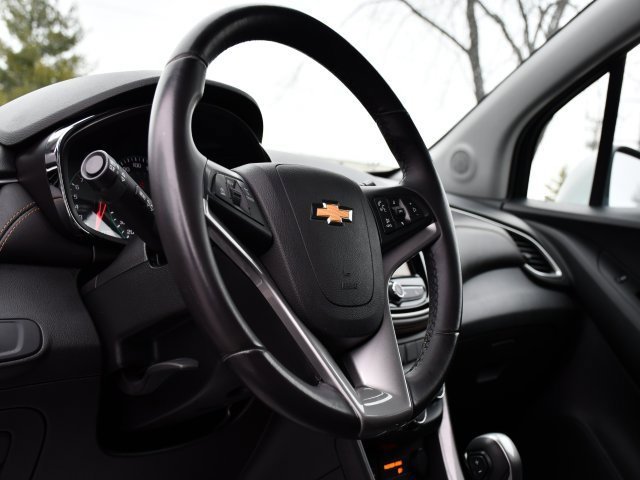 Used 2019 Chevrolet Trax LT w/ LT Convenience Package image 11
