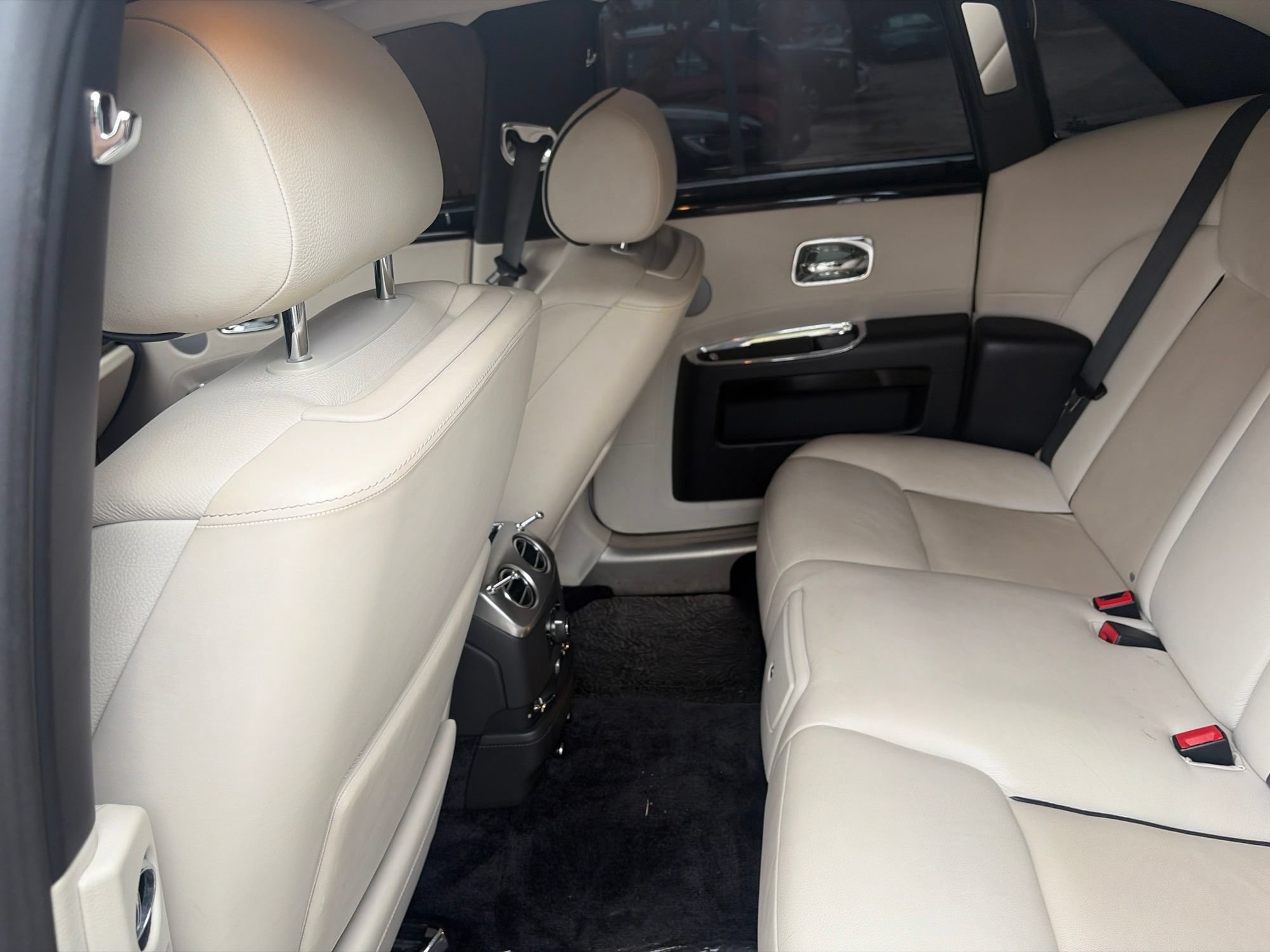 Used 2015 Rolls-Royce Ghost RWD image 8