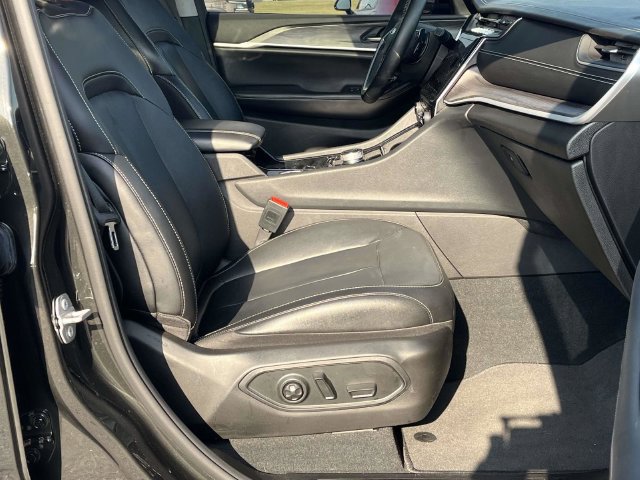 Used 2022 Jeep Grand Cherokee L Limited AWD/4WD image 26