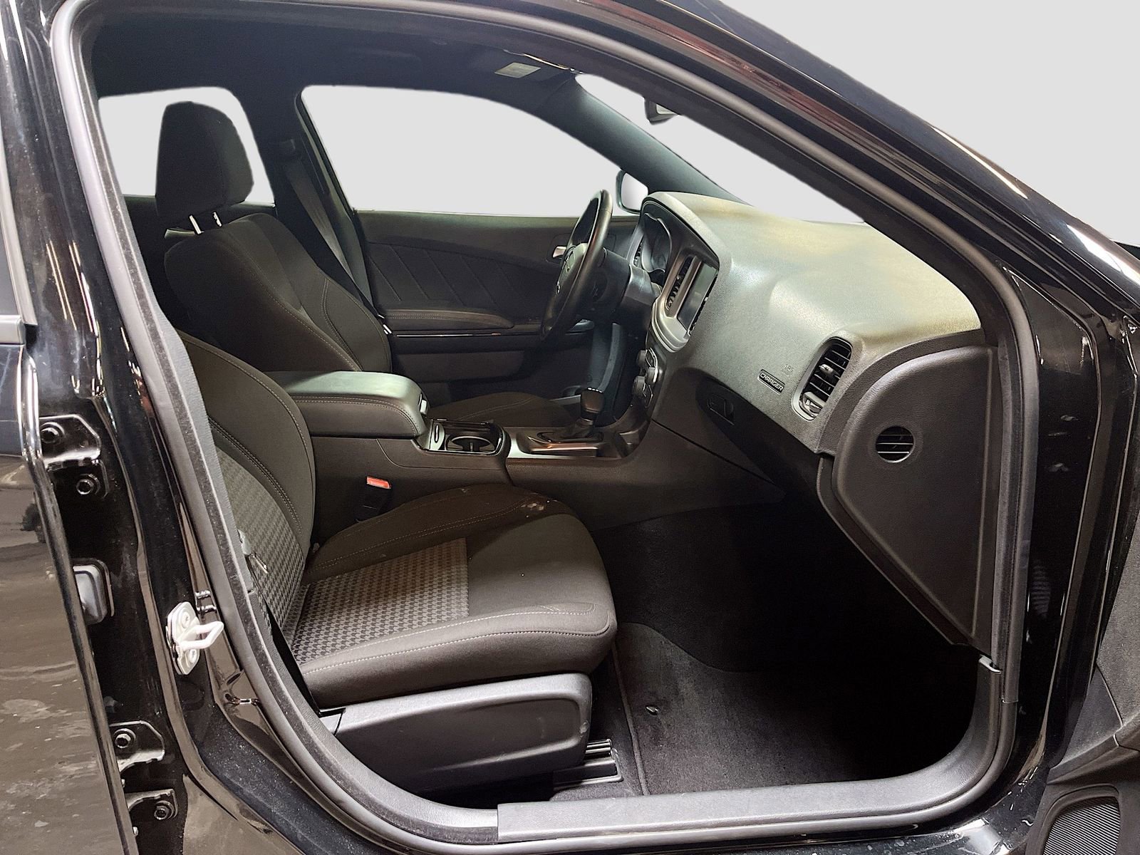 Used 2023 Dodge Charger SXT w/ Blacktop Package AWD/4WD image 26