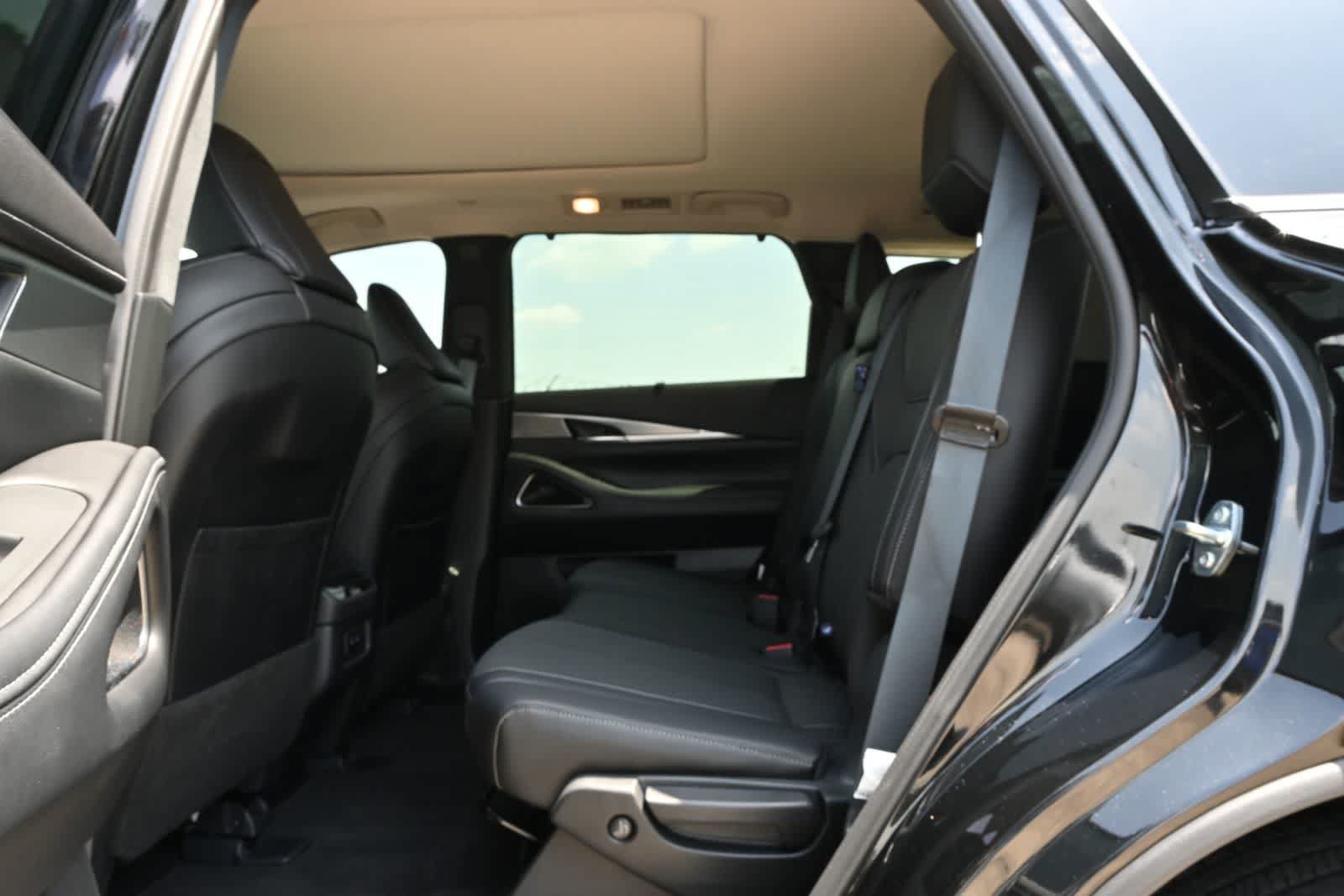 Certified 2026 INFINITI QX60 Luxe w/ Cargo Package AWD/4WD image 19
