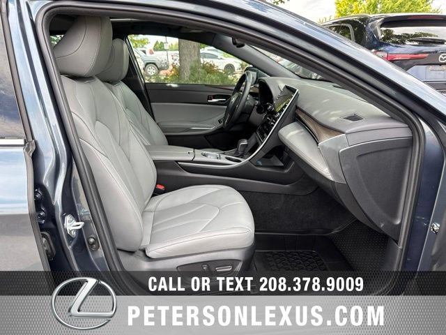 Used 2022 Toyota Avalon XLE w/ Moonroof Package FWD image 13