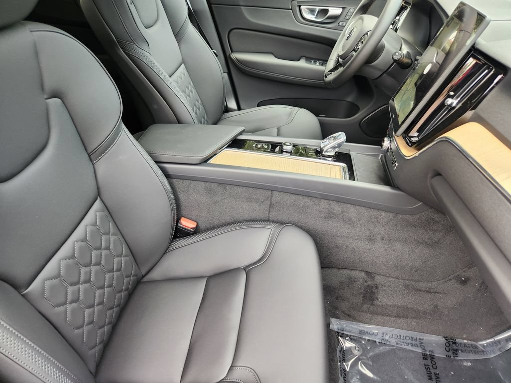 New 2026 Volvo XC60 B5 Plus w/ Climate Package AWD/4WD image 5