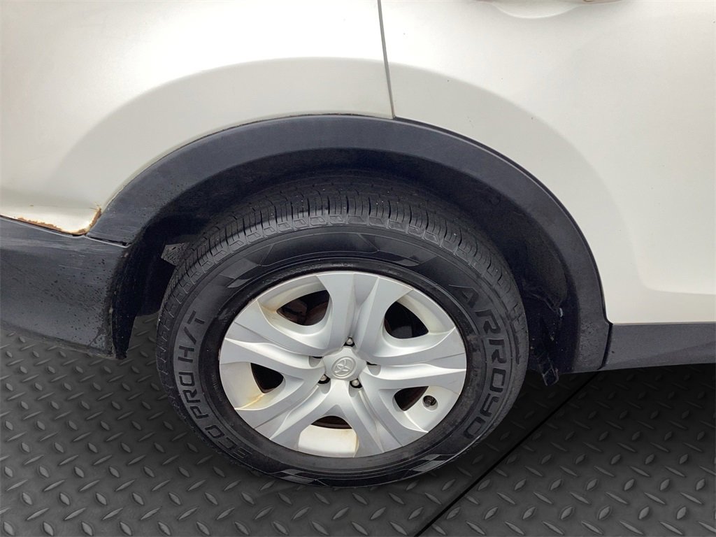 Used 2015 Toyota RAV4 LE image 22