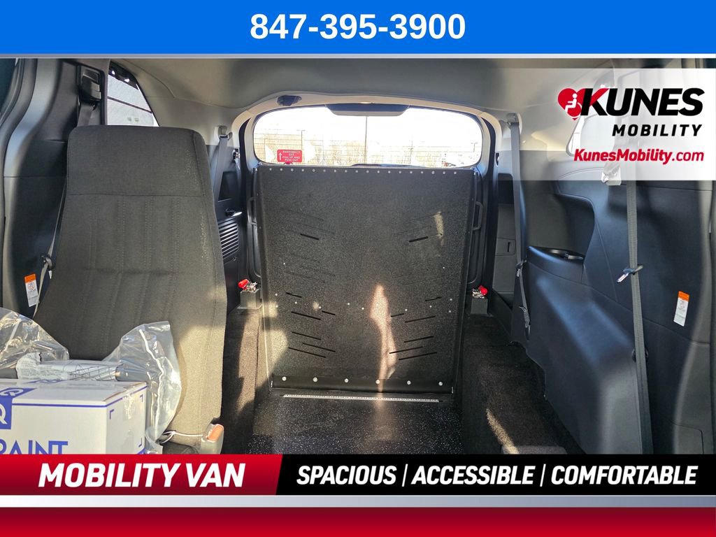 Used 2026 Toyota Sienna LE FWD image 42