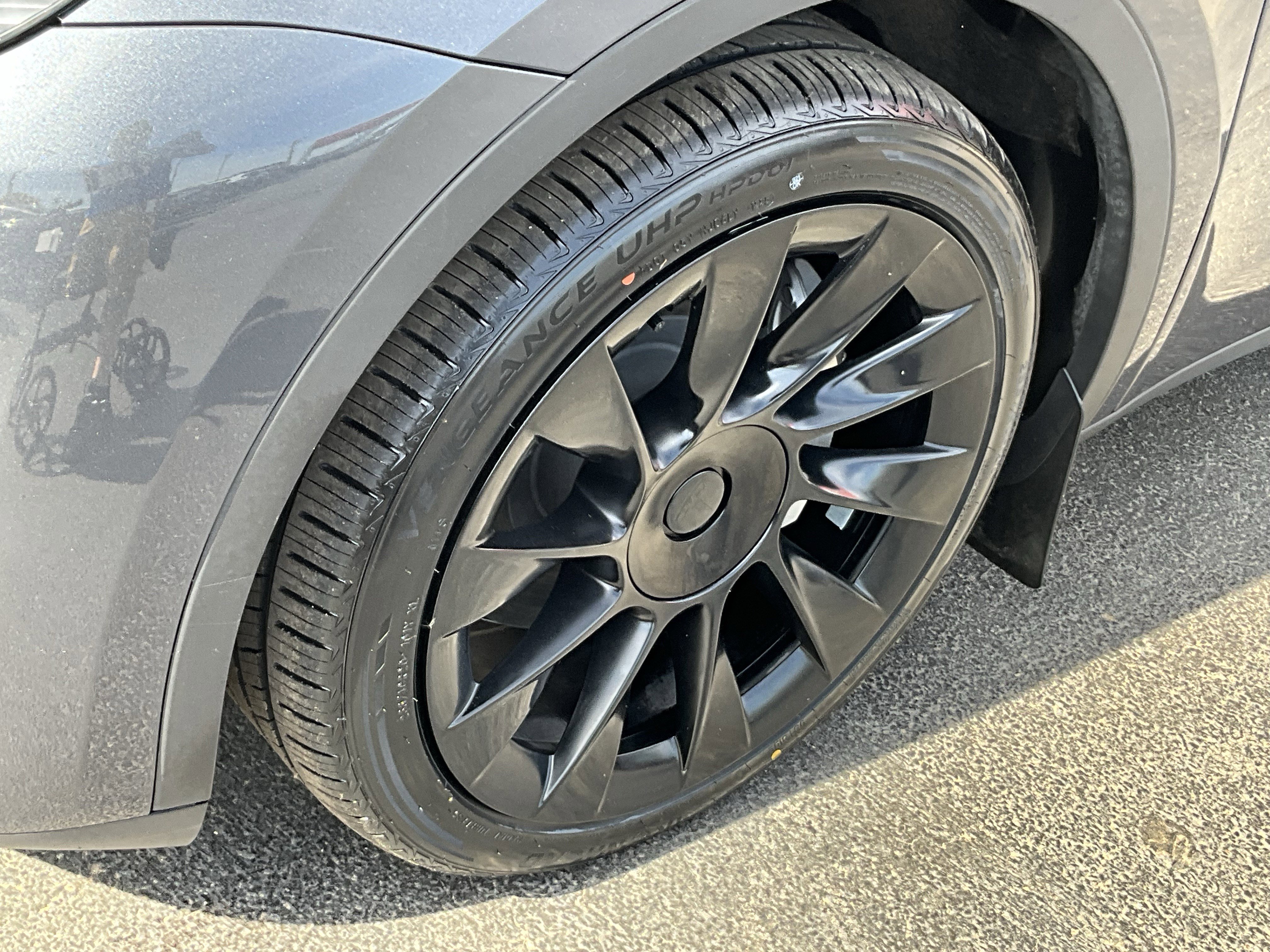 Used 2023 Tesla Model Y Long Range image 19