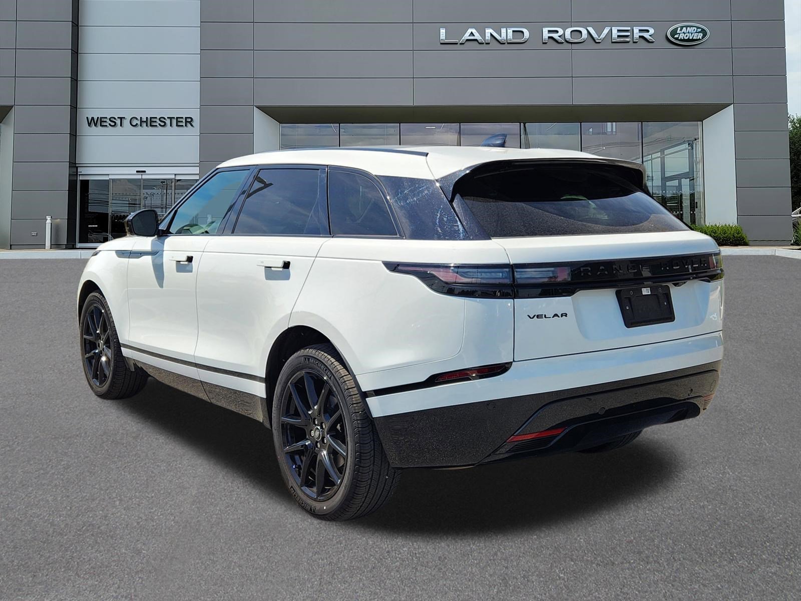Certified 2026 Land Rover Range Rover Velar Dynamic SE AWD/4WD image 3