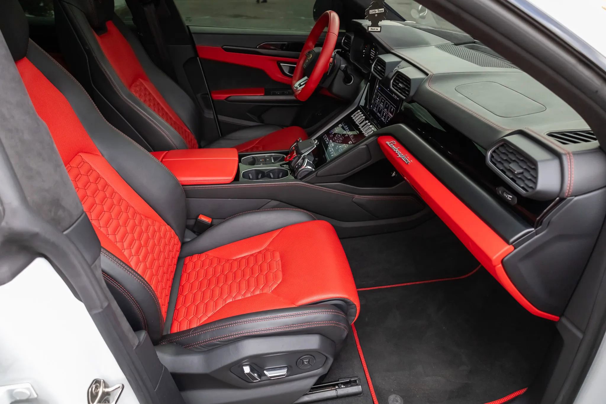 Used 2022 Lamborghini Urus image 48