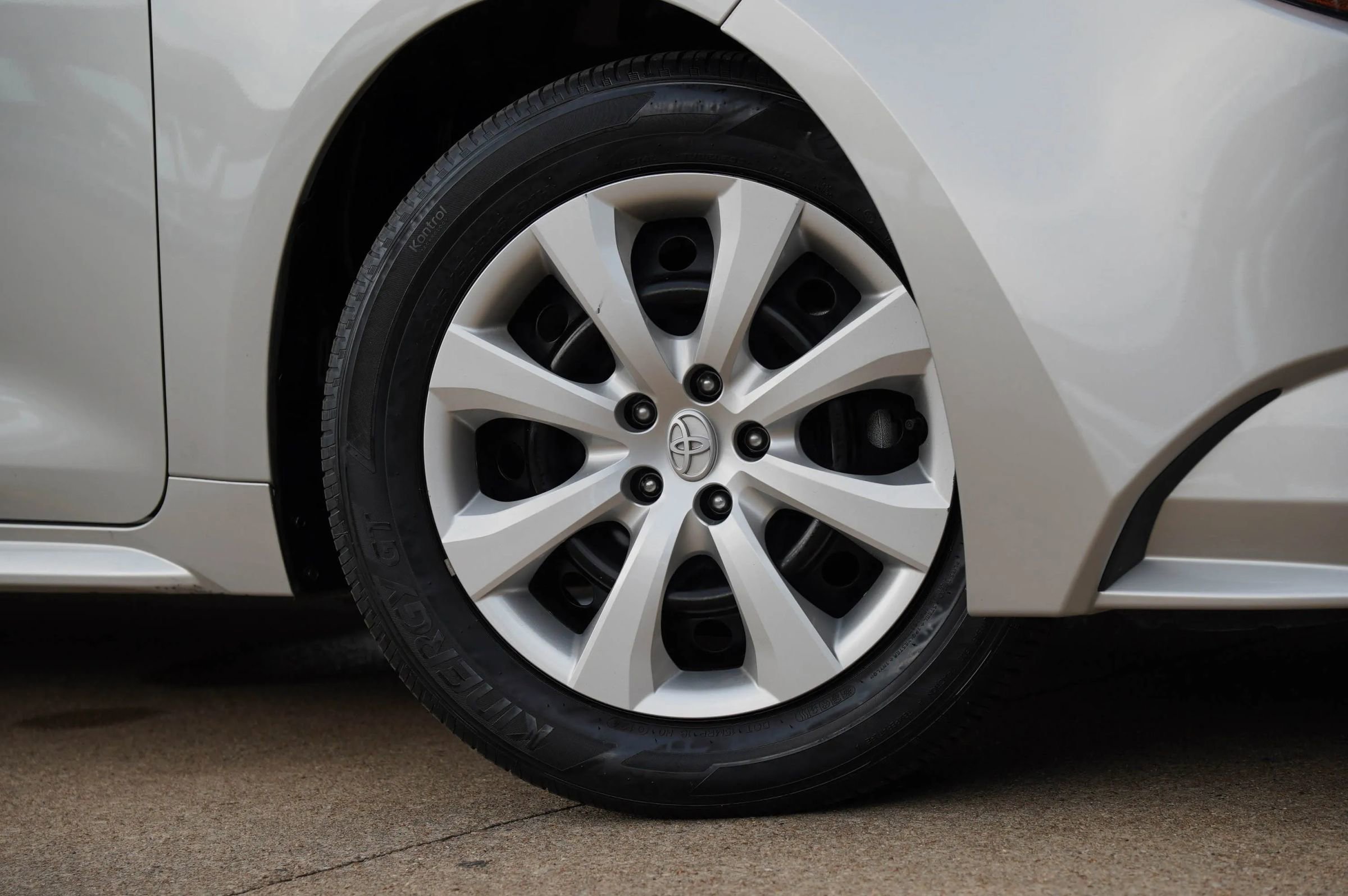 Used 2024 Toyota Corolla LE image 3