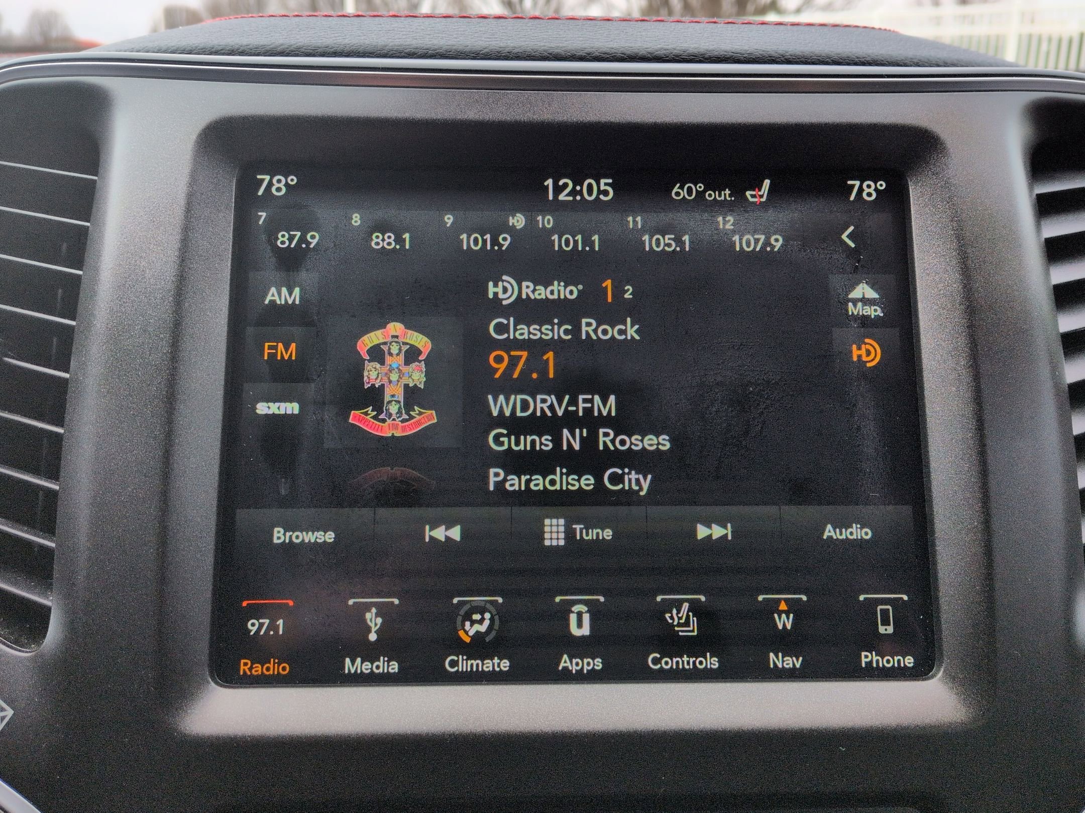 Used 2019 Jeep Cherokee Trailhawk w/ Comfort/Convenience Group image 18