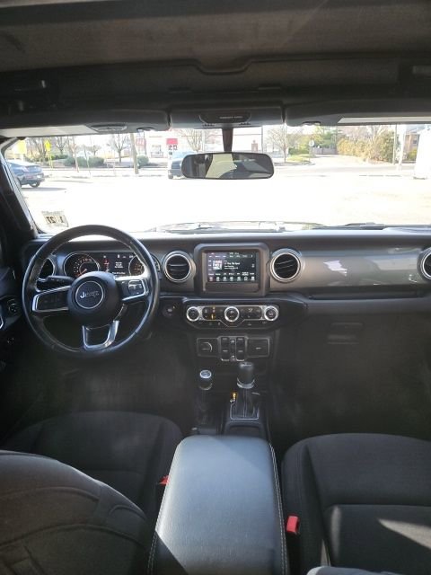 Used 2021 Jeep Gladiator Overland w/ Cold Weather Group image 12