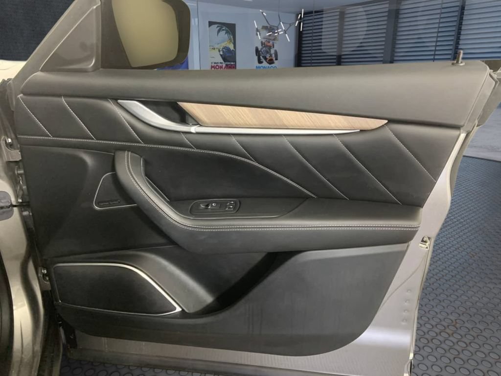 Used 2019 Maserati Levante GranLusso AWD/4WD image 14