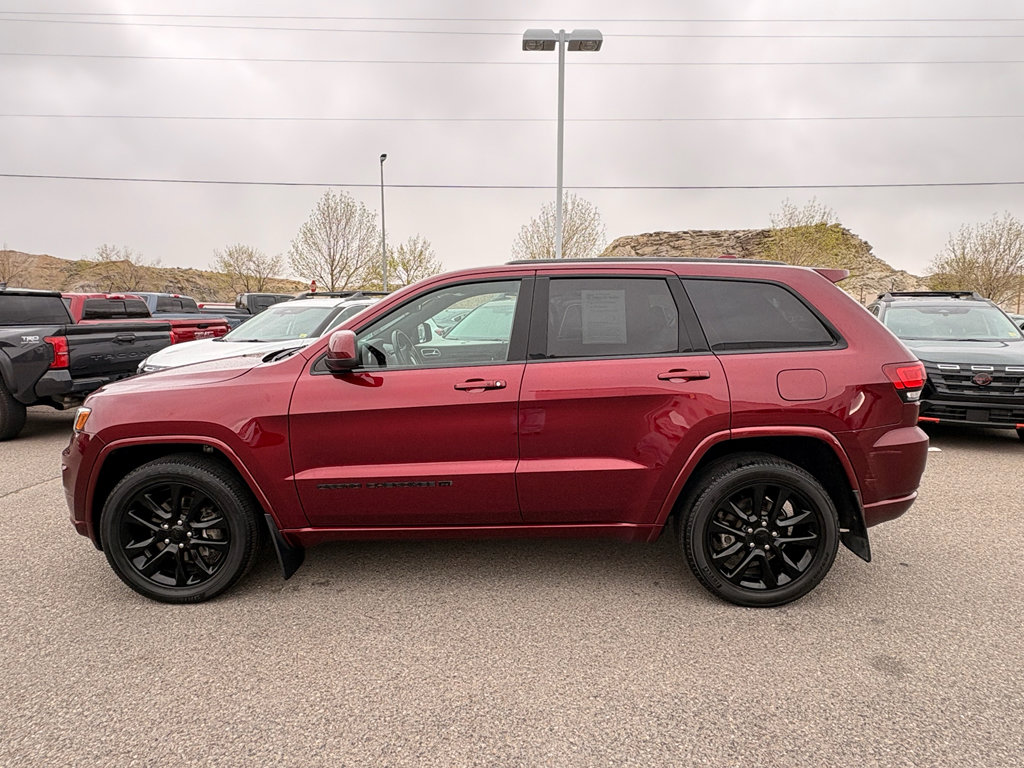 Used 2022 Jeep Grand Cherokee Altitude AWD/4WD image 2