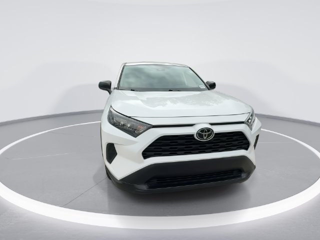 Used 2022 Toyota RAV4 LE FWD image 3