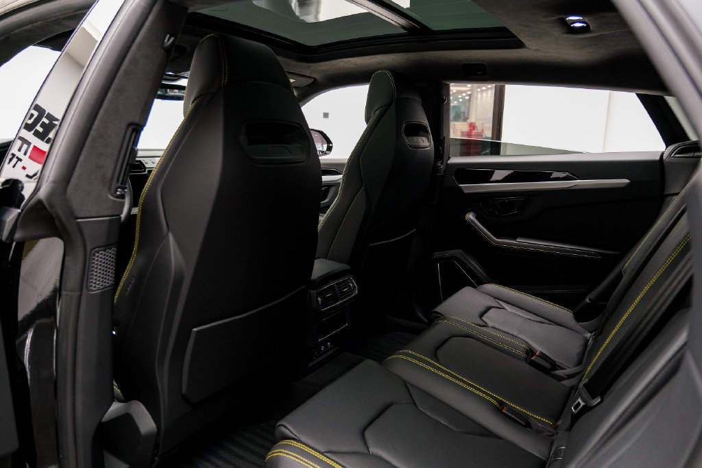 Used 2025 Lamborghini Urus SE AWD/4WD image 41